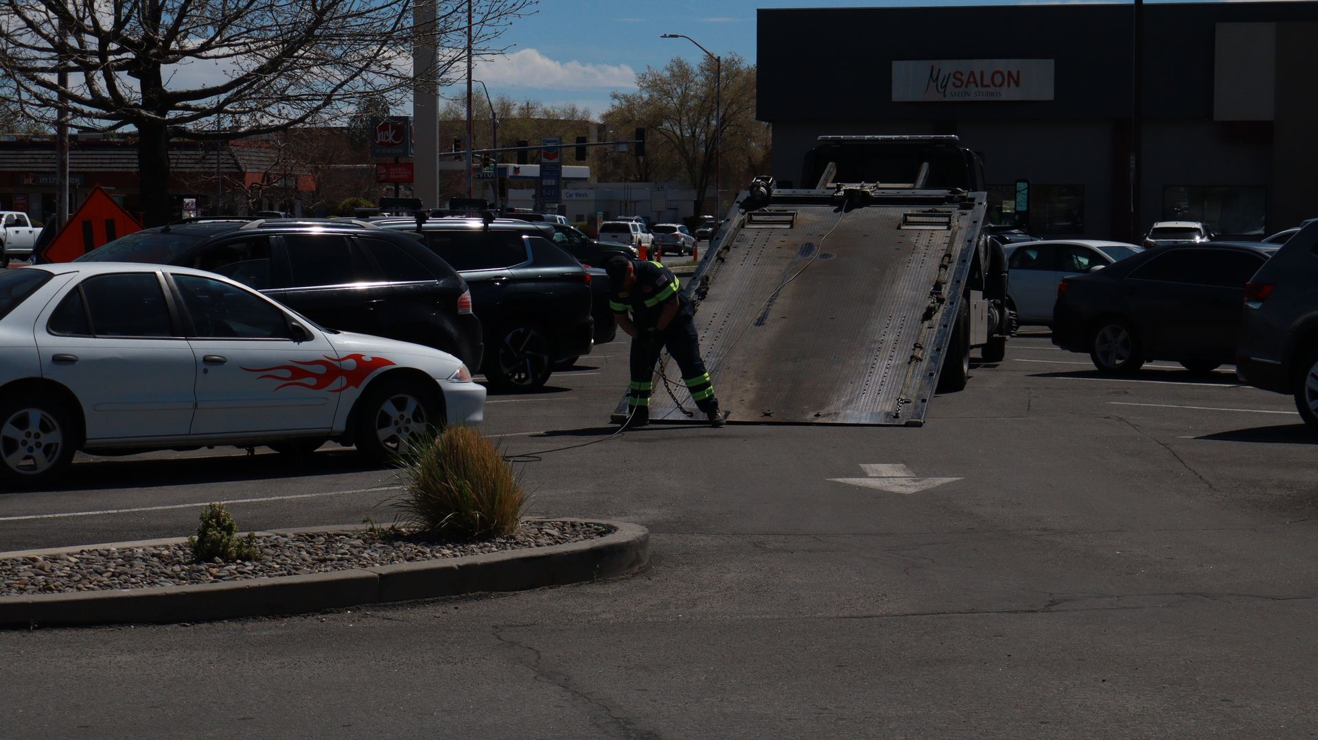 Deadbeat's car getting towed